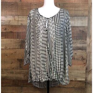 Women's Size 22/24 RUSSELL KEMP NEW YORK Geometric Black & White Blouse